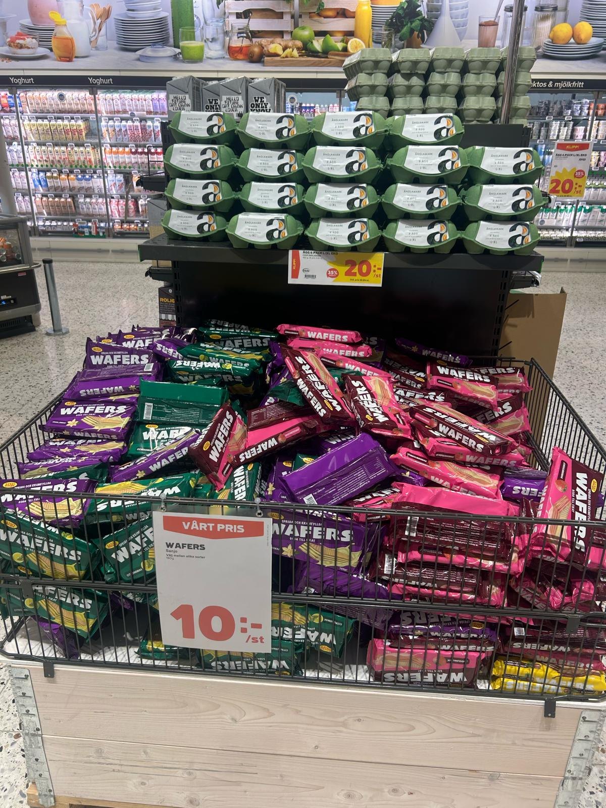 Wafers display basket in retail store